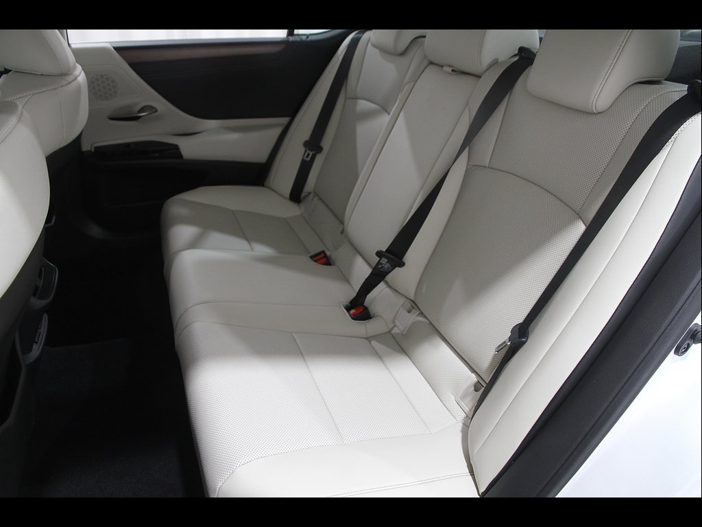 Certified 2025 Lexus ES 350 w/ Premium Package FWD image 19