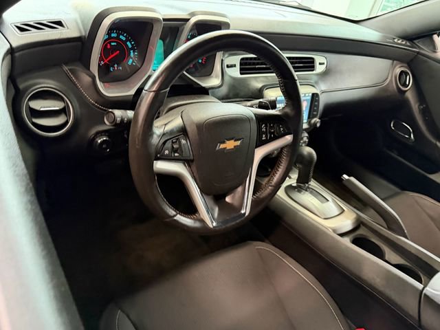Used 2015 Chevrolet Camaro LT RWD image 8