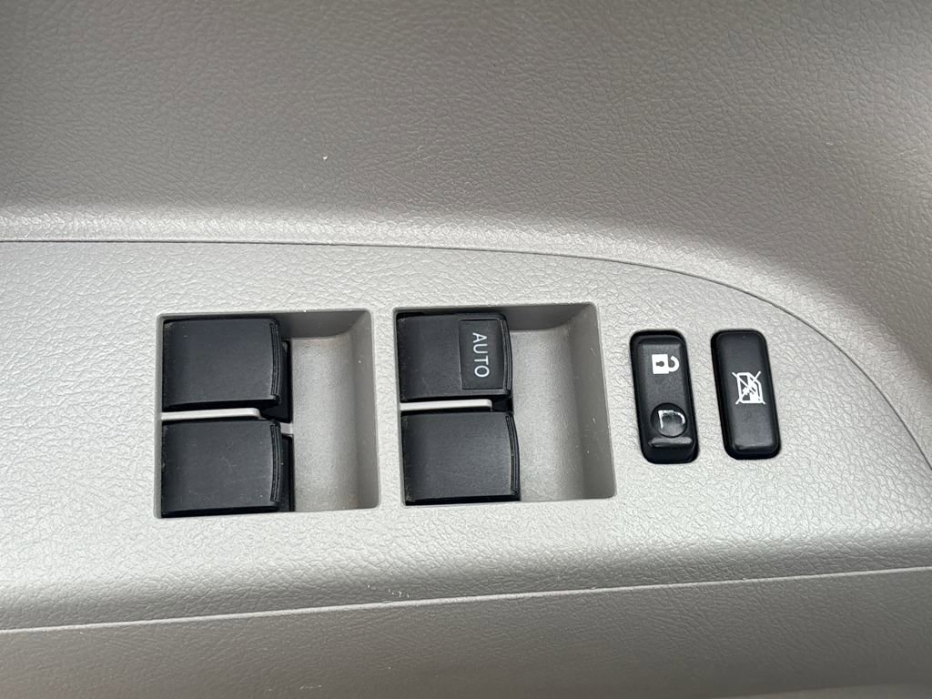 Used 2010 Toyota Highlander SE image 7