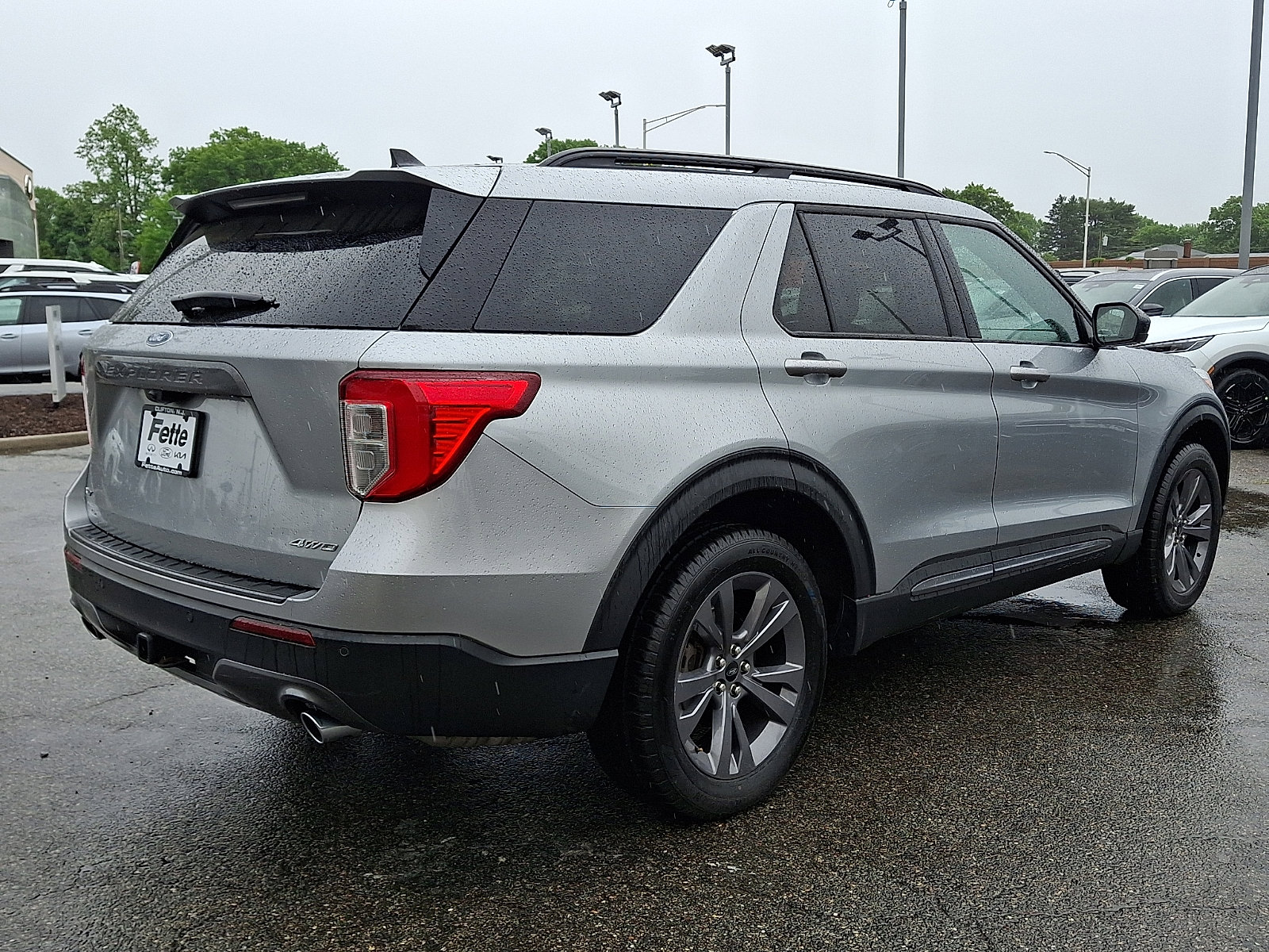 Used 2023 Ford Explorer XLT w/ Equipment Group 202A AWD/4WD image 4