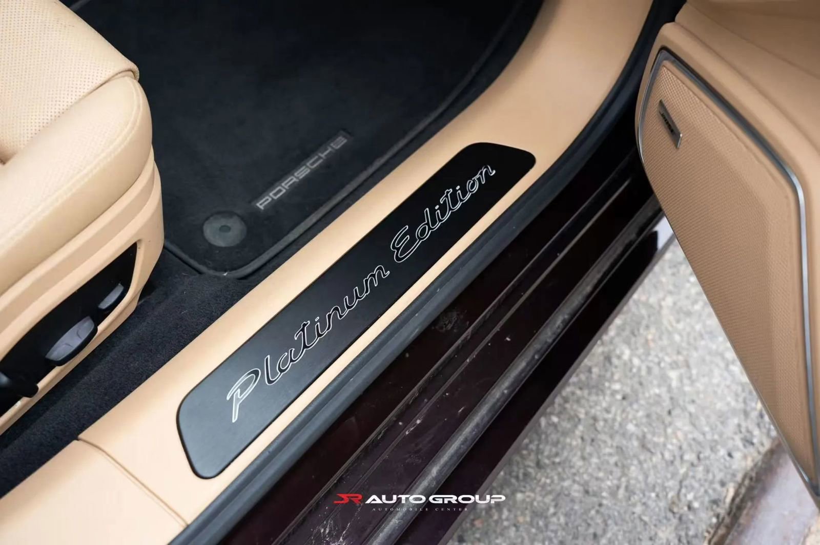 Used 2023 Porsche Panamera 4 Platinum Edition AWD/4WD image 13