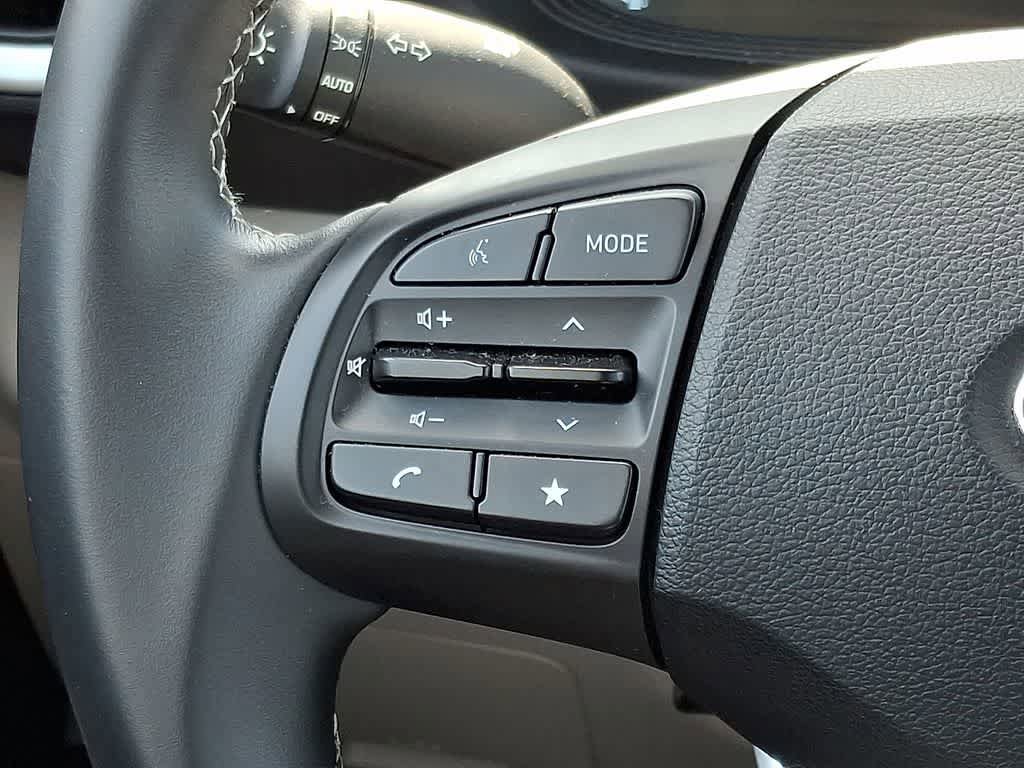 Used 2025 Hyundai Venue SEL image 20
