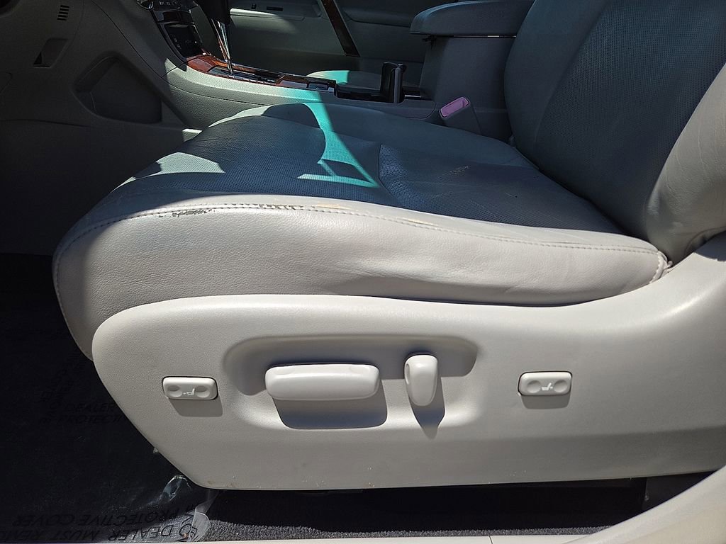 Used 2012 Toyota Highlander Limited AWD/4WD image 27