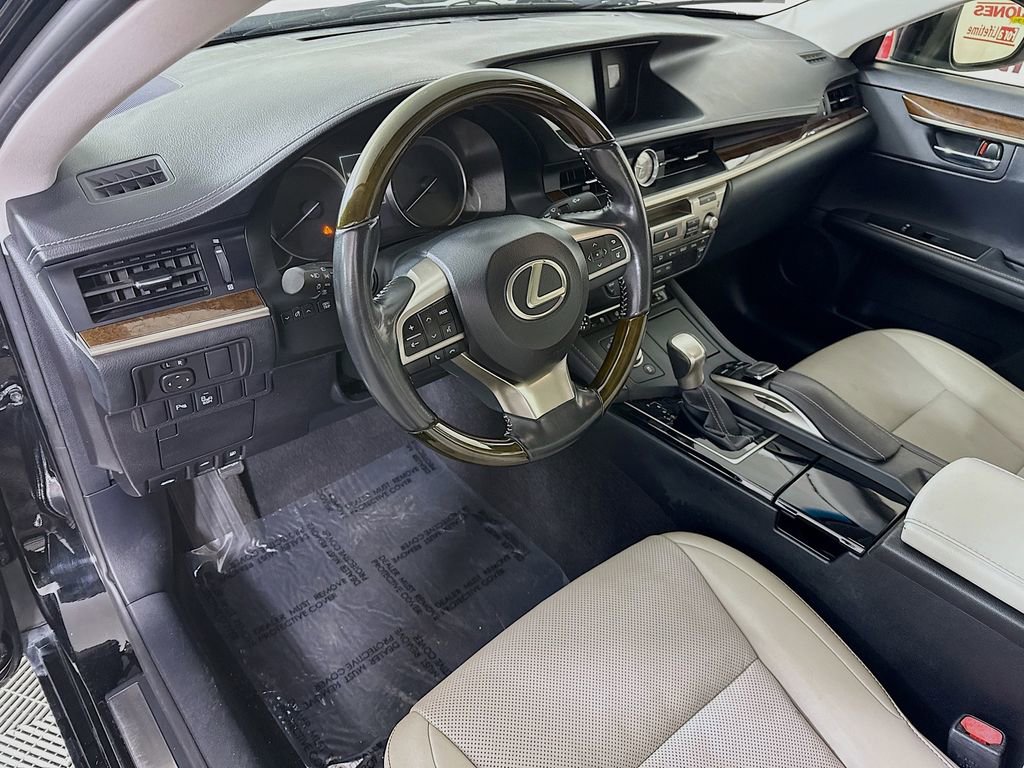 Used 2016 Lexus ES 350 350 w/ Navigation System Package image 19