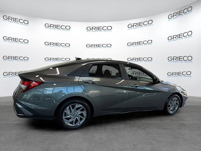 Used 2024 Hyundai Elantra SEL FWD image 11