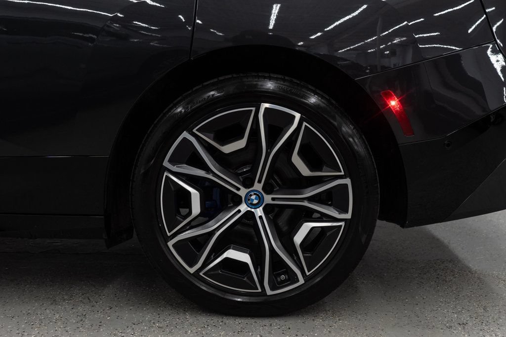 Used 2024 BMW iX xDrive50 w/ Premium Package AWD/4WD image 36