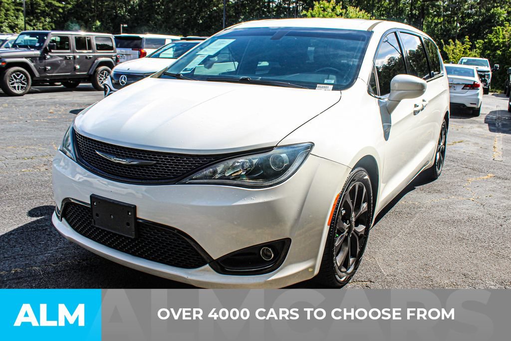 Used 2019 Chrysler Pacifica Touring Plus w/ S Appearance Package FWD image 3