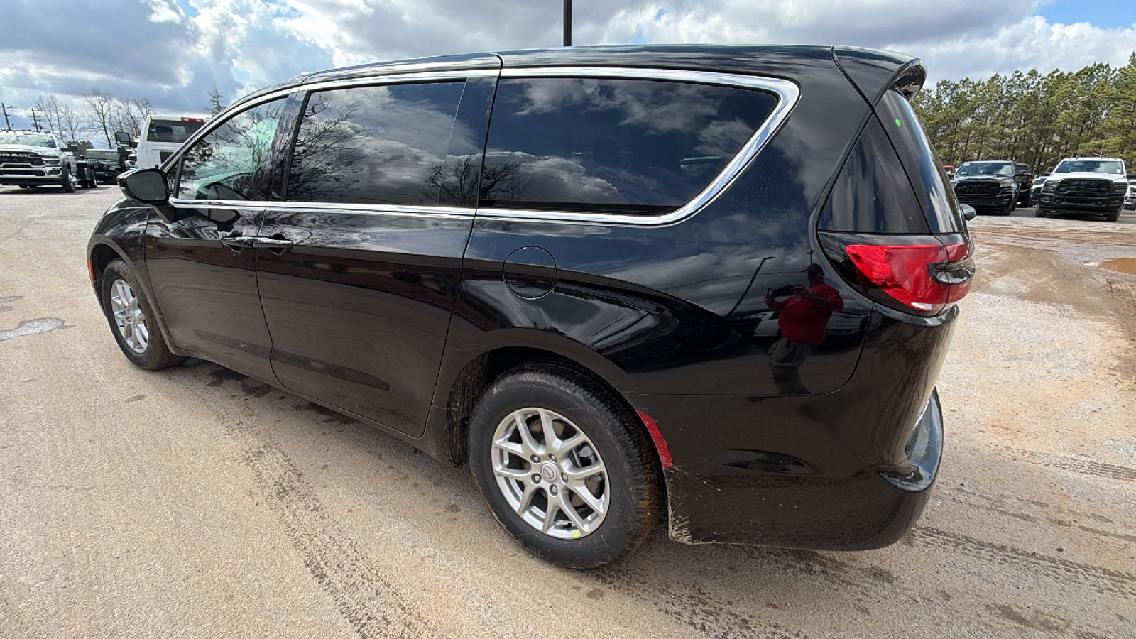 New 2026 Chrysler Pacifica Select FWD image 10