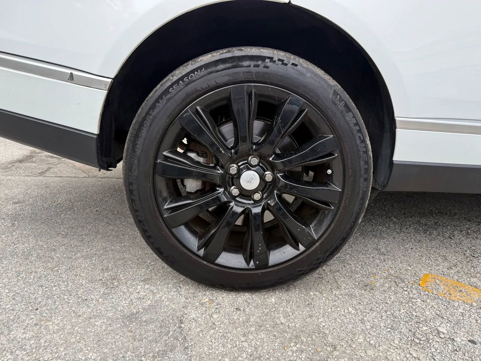 Used 2017 Land Rover Range Rover Long Wheelbase Supercharged image 24