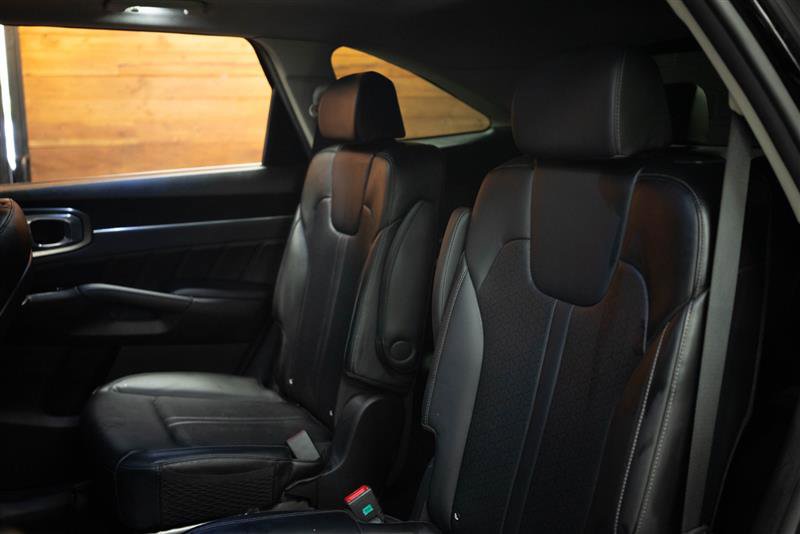 Used 2022 Kia Sorento SX w/ Panoramic Sunroof Package image 13