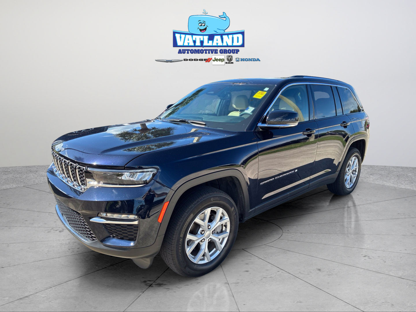 Certified 2023 Jeep Grand Cherokee Limited w/ Trailer Tow Prep Group (B) AWD/4WD image 17