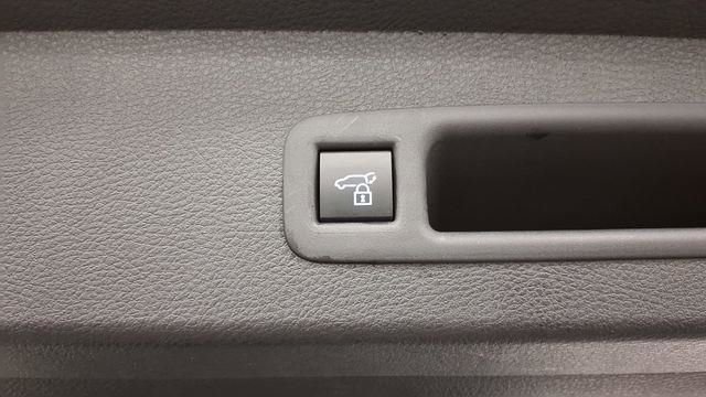 Used 2025 Toyota Sienna XLE image 13