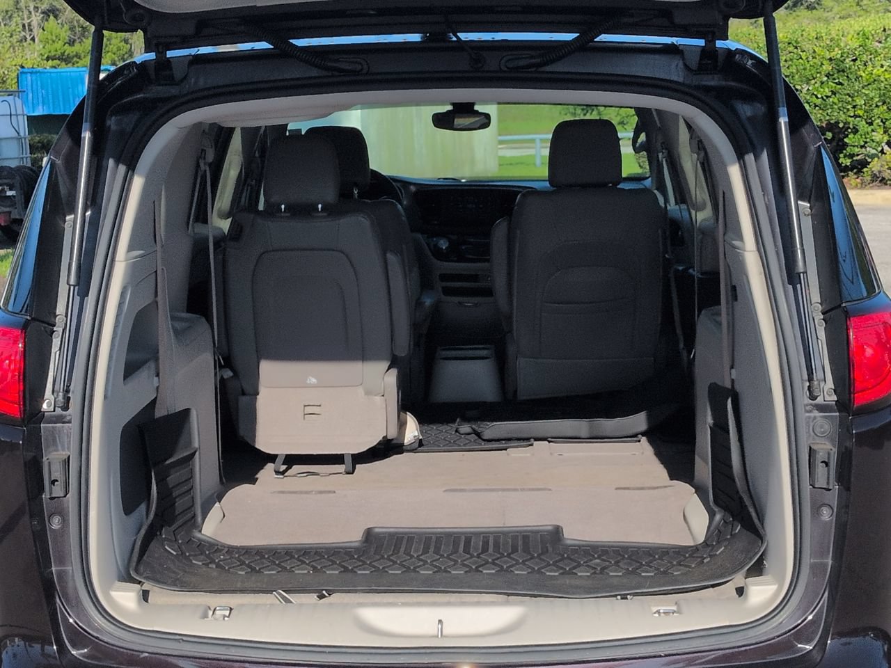Used 2017 Chrysler Pacifica LX FWD image 12