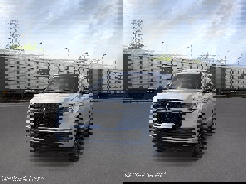 New 2026 Lincoln Navigator Reserve image 2