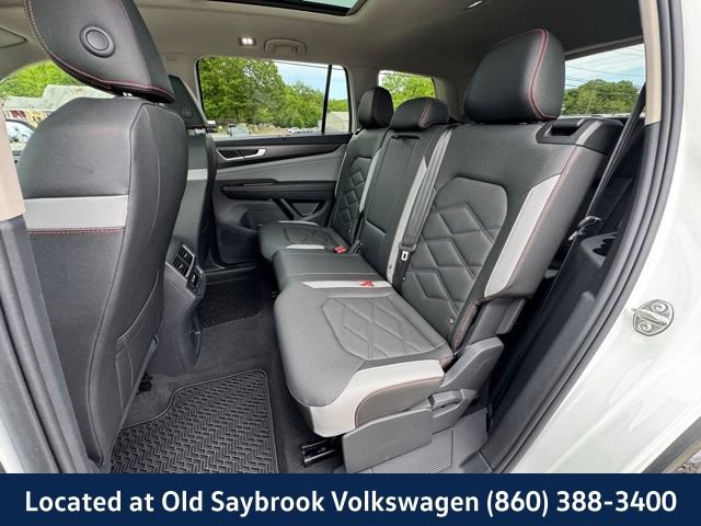 Certified 2025 Volkswagen Atlas Peak Edition SE AWD/4WD image 11