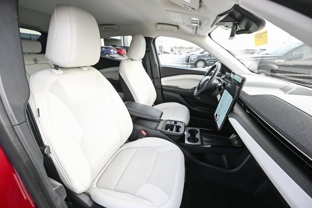 Certified 2025 Ford Mustang Mach-E Premium image 25