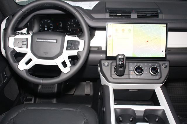 New 2026 Land Rover Defender 130 X-Dynamic SE image 4