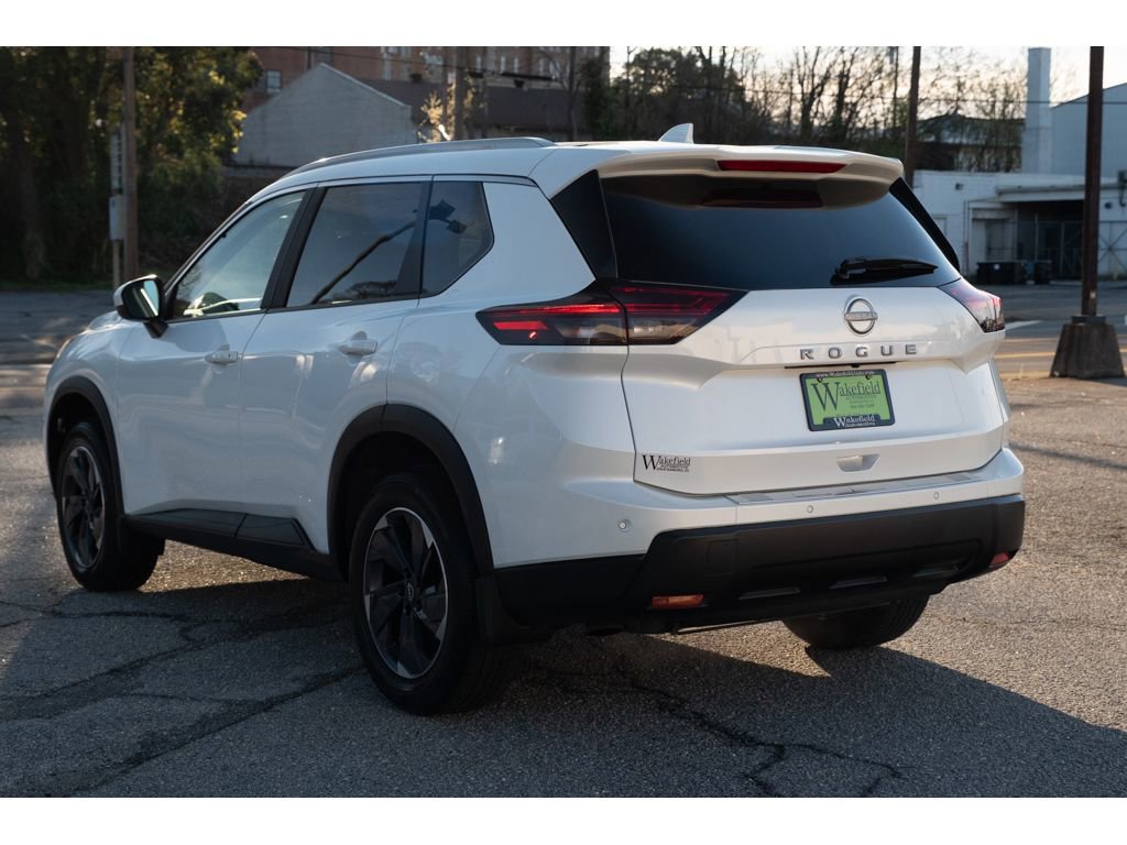 Used 2025 Nissan Rogue SV w/ SV Premium Package image 5