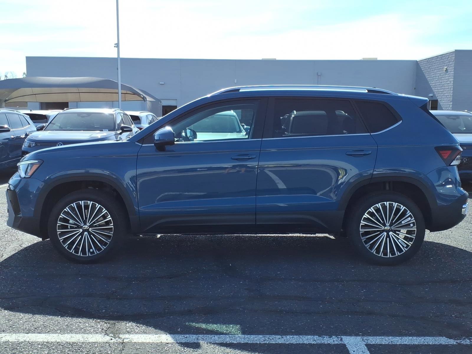 New 2026 Volkswagen Taos SE image 2