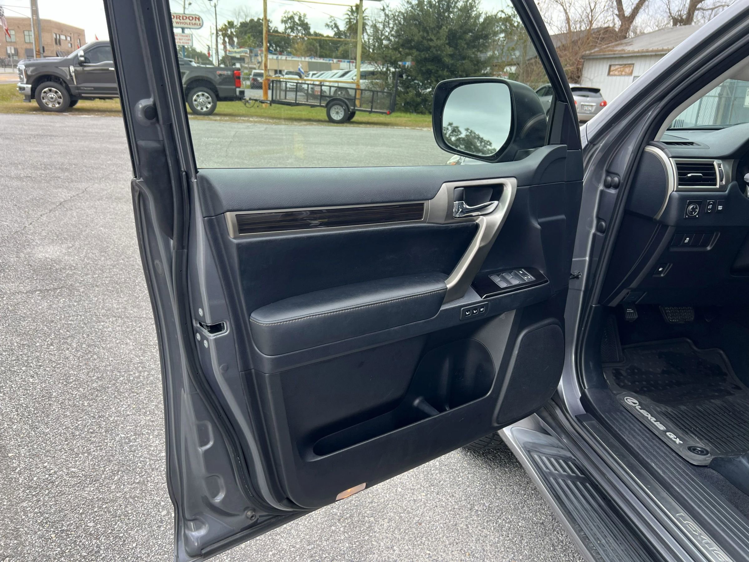 Used 2015 Lexus GX 460 image 19