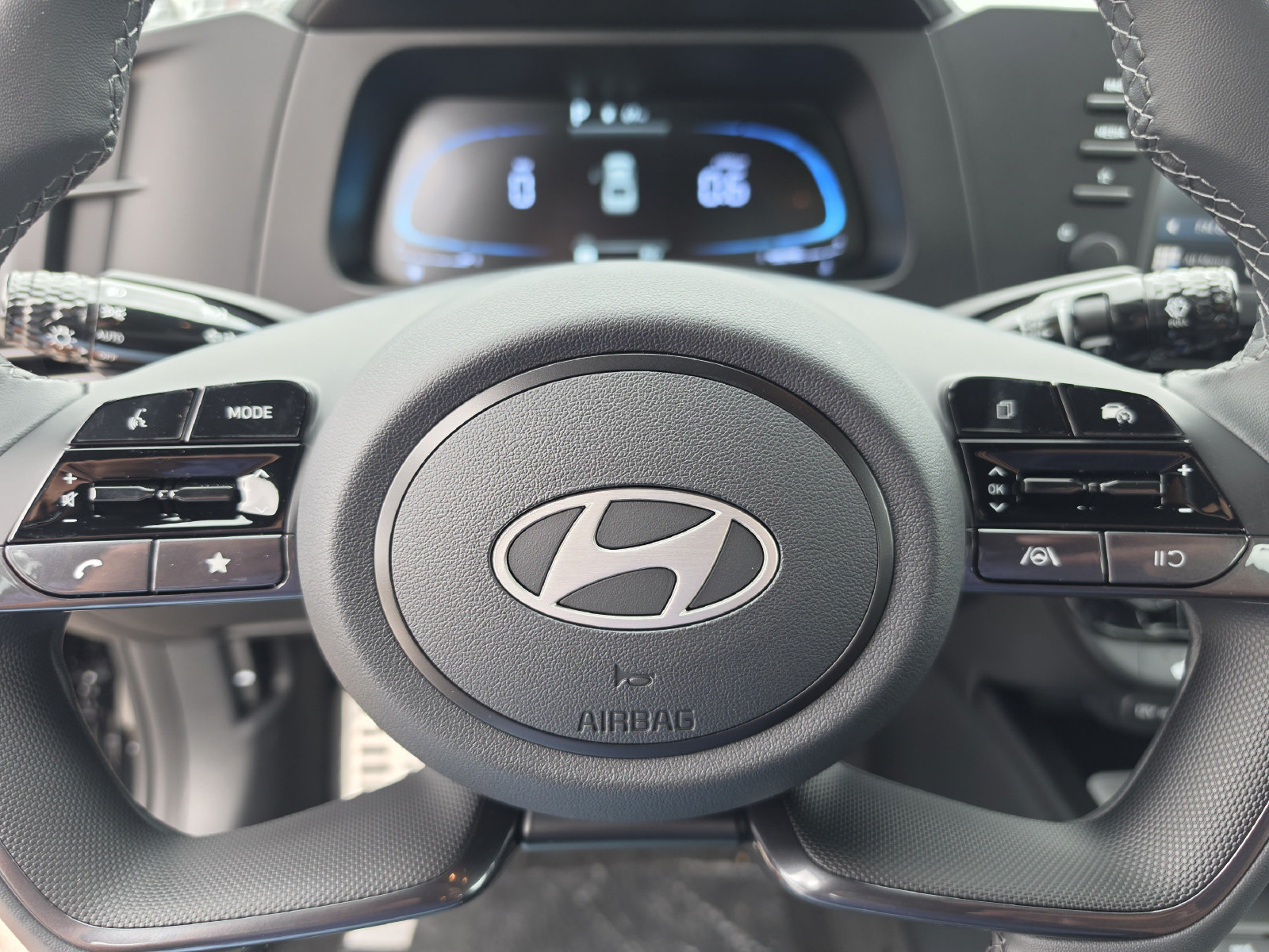 New 2026 Hyundai Elantra SEL Sport FWD image 32