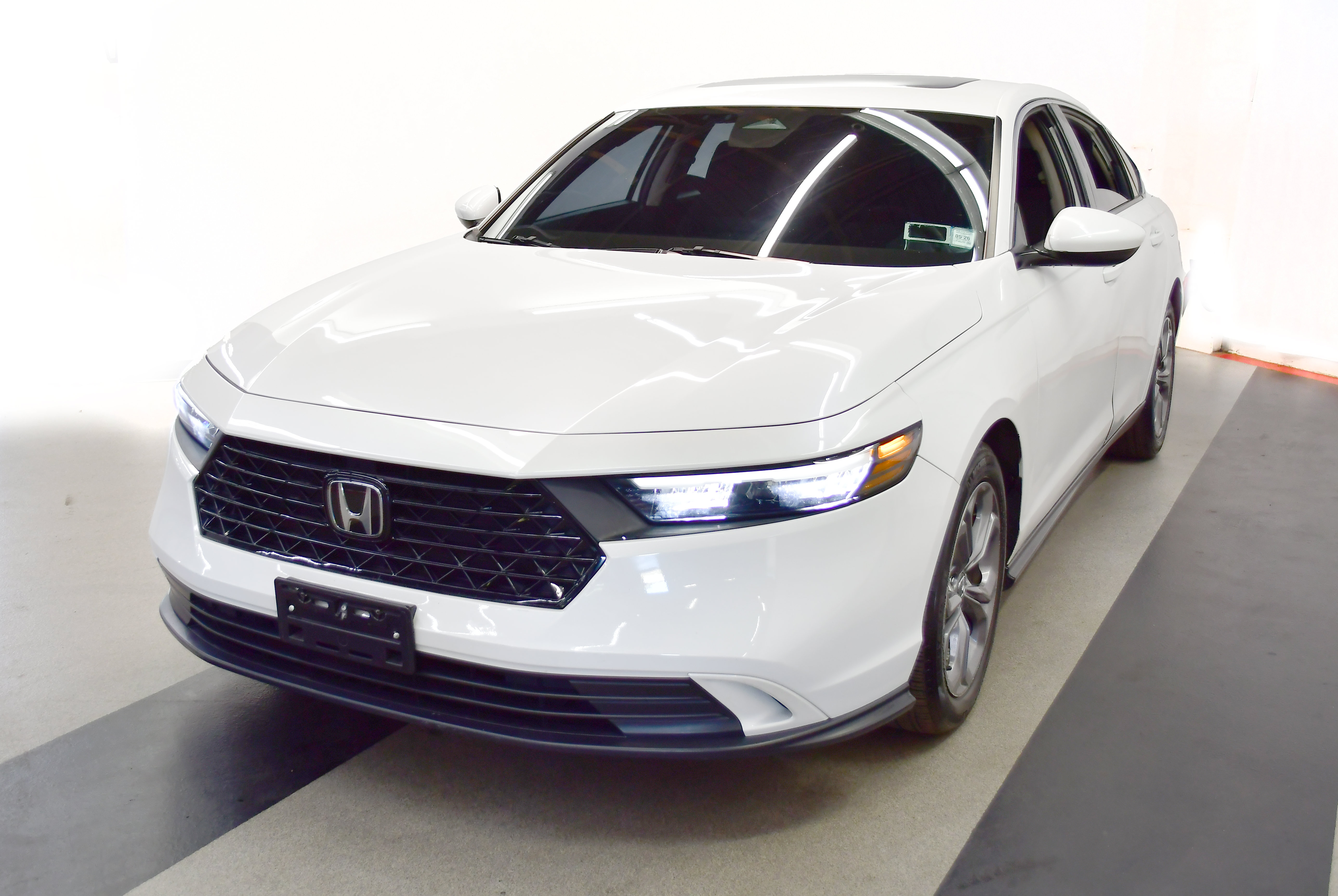 Used 2023 Honda Accord EX image 4