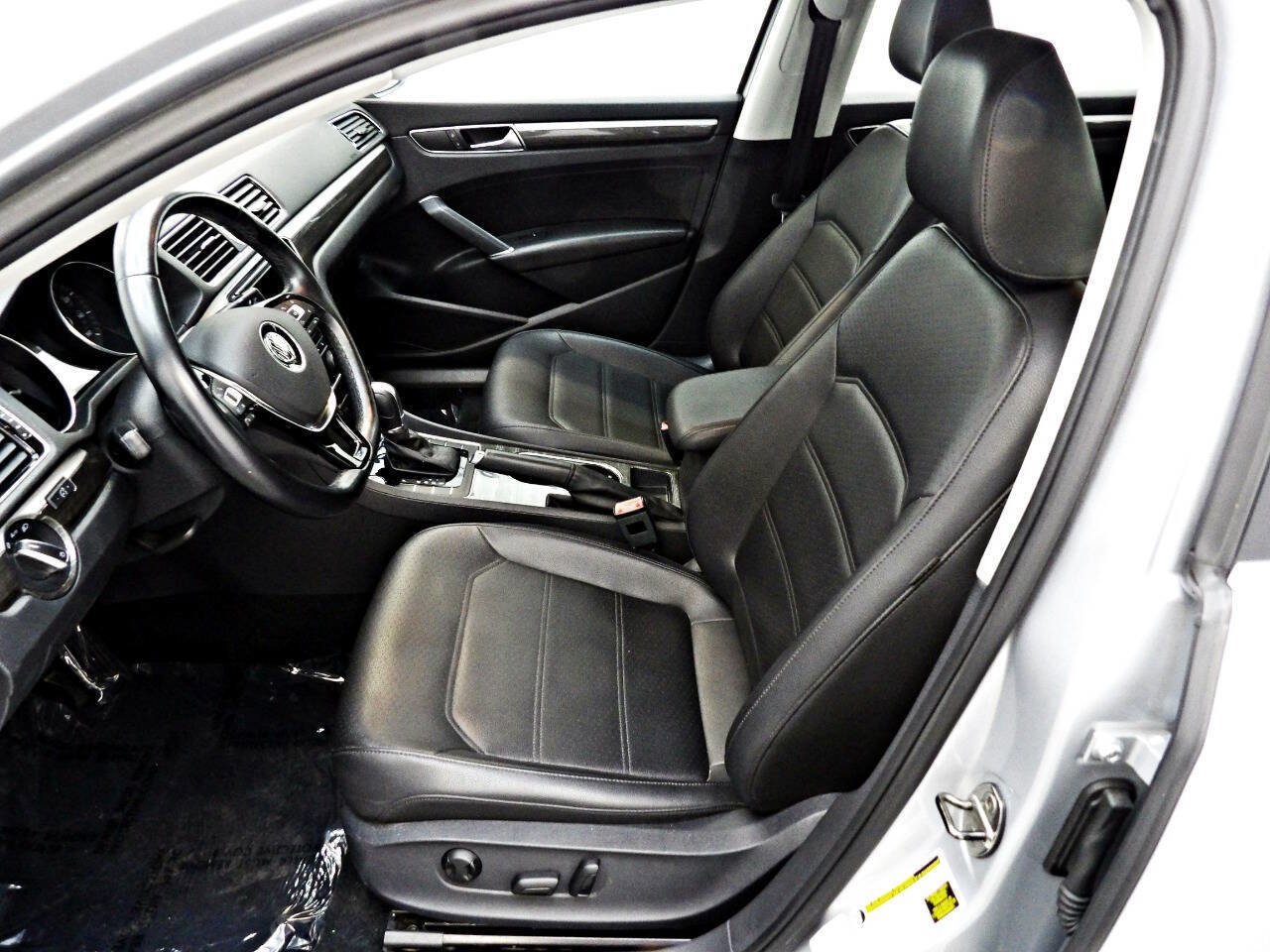 Used 2017 Volkswagen Passat 1.8T SE image 8