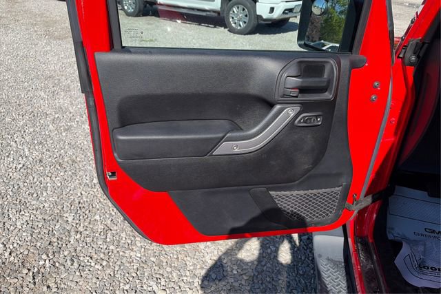 Used 2015 Jeep Wrangler Sahara w/ Connectivity Group AWD/4WD image 19
