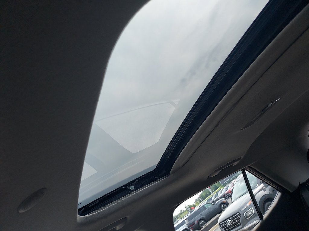 New 2026 Hyundai Venue SEL FWD image 23
