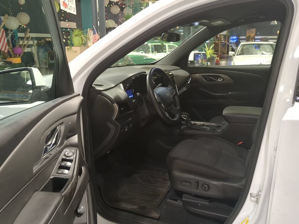 Used 2023 Chevrolet Traverse LT FWD image 16