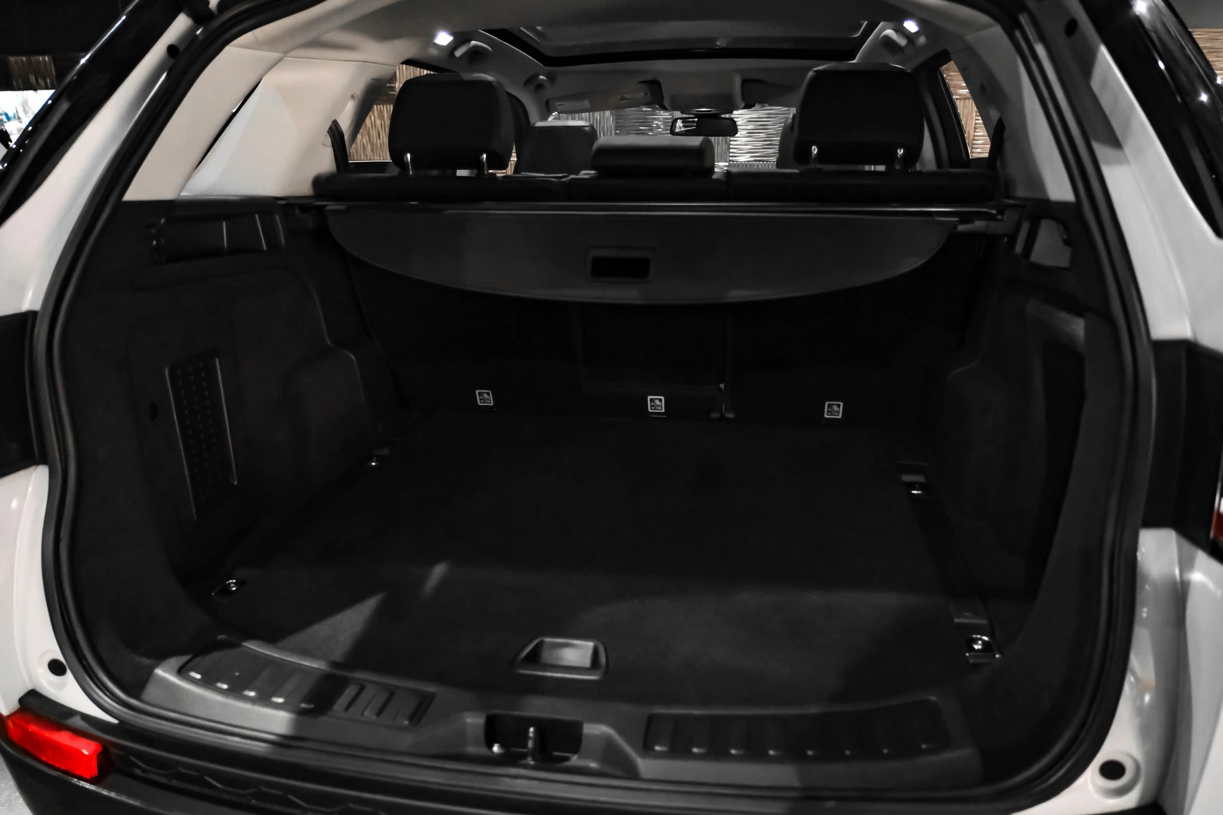 Used 2015 Land Rover Discovery Sport HSE AWD/4WD image 48