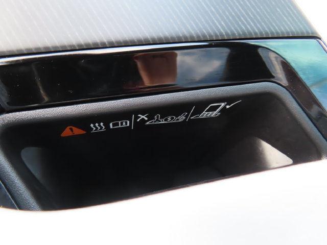 Used 2025 Cadillac Lyriq Luxury w/ LPO, Floor Liner Package AWD/4WD image 34