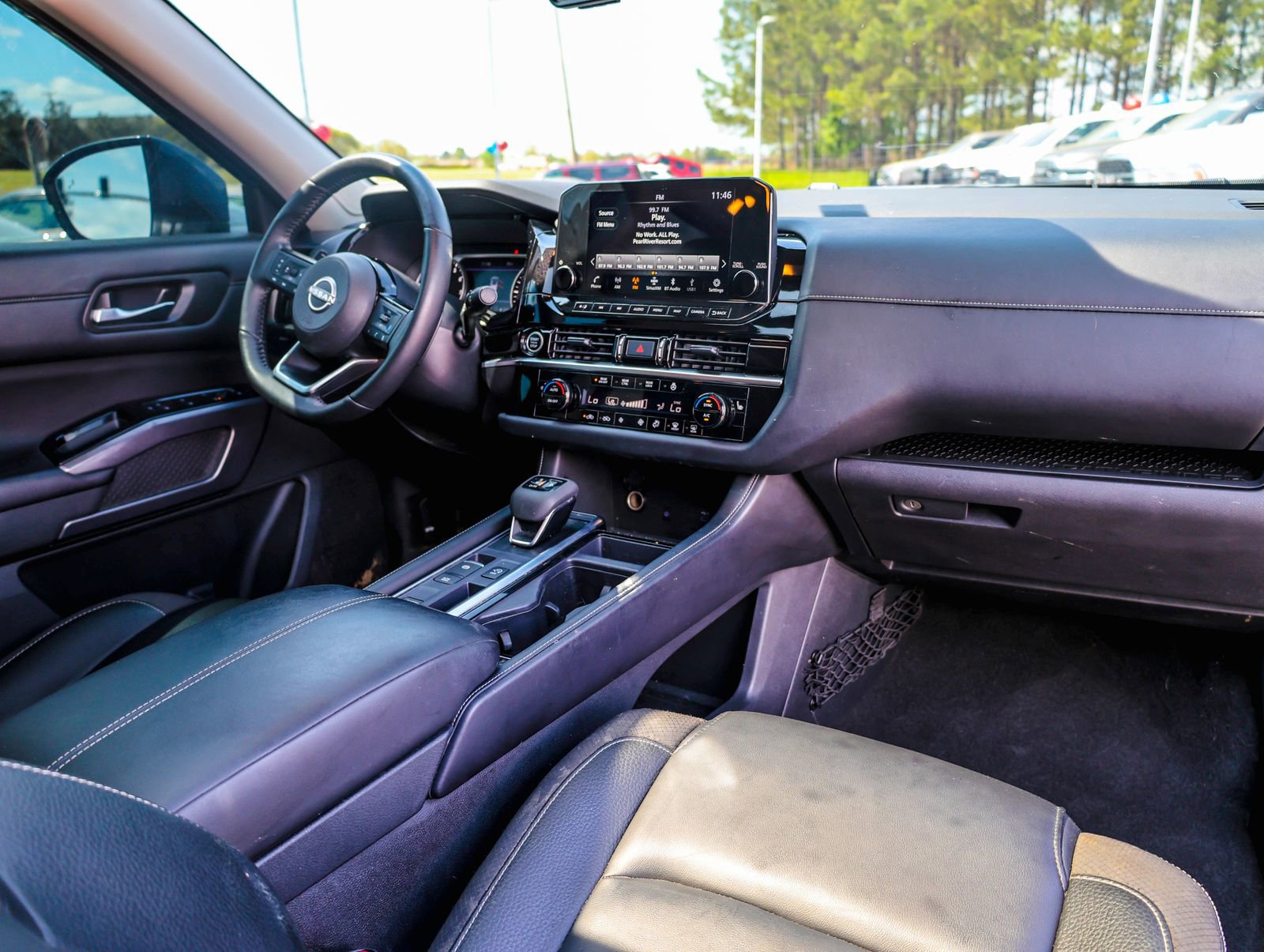 Used 2024 Nissan Pathfinder SL w/ SL Premium Package image 9