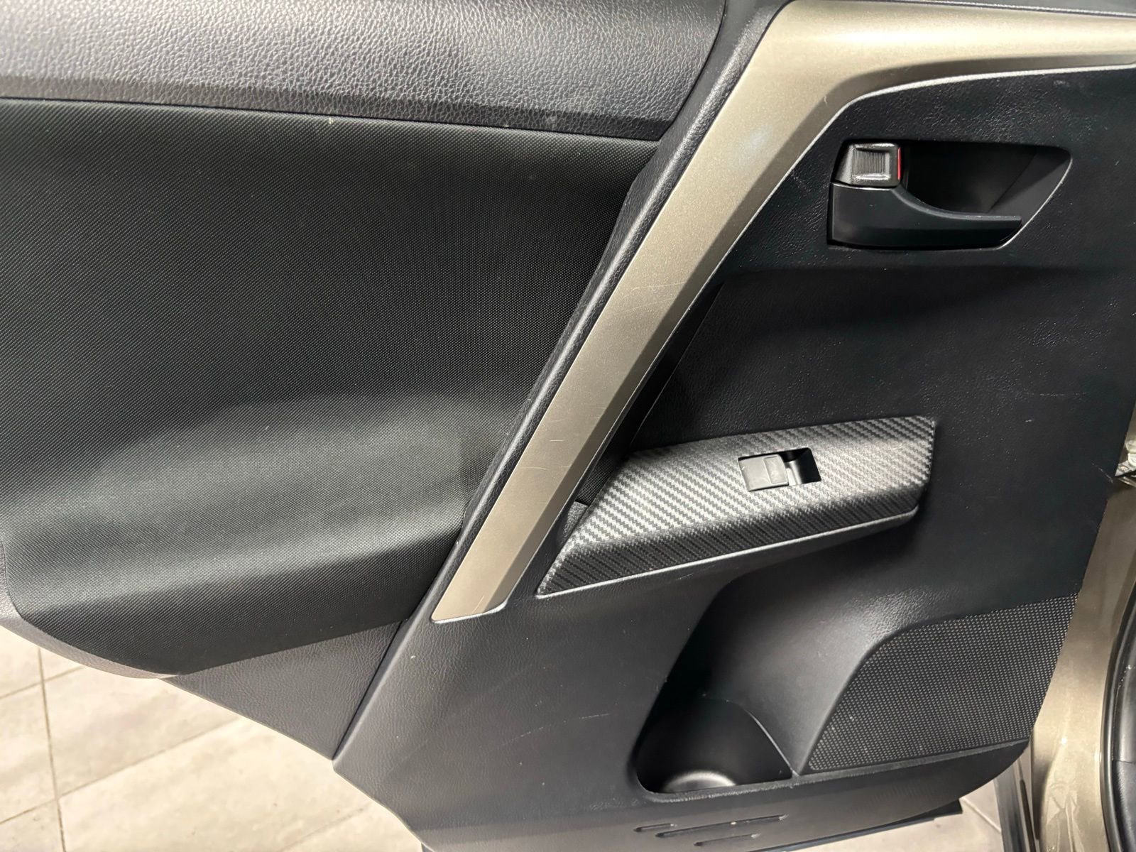 Used 2015 Toyota RAV4 LE image 17