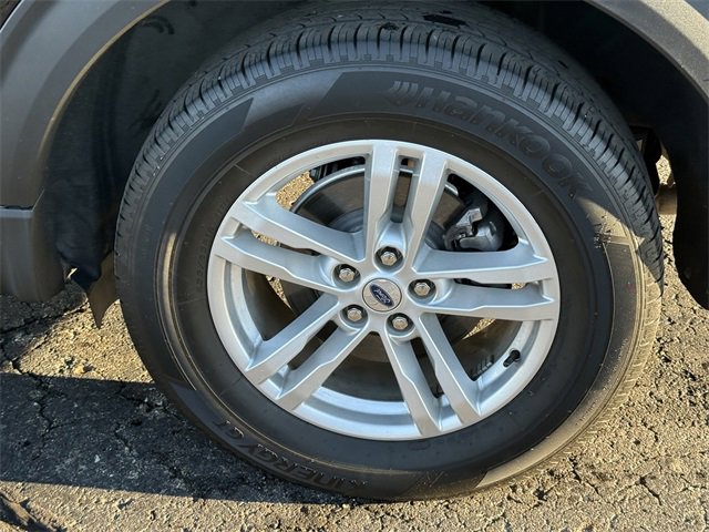 Certified 2022 Ford Explorer XLT w/ Equipment Group 202A image 5