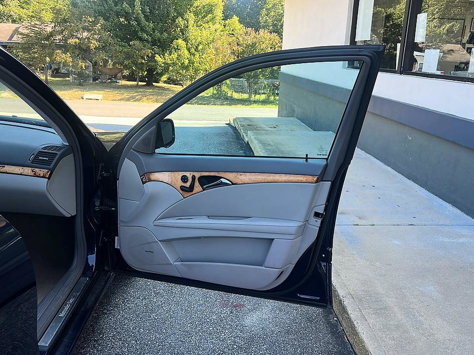 Used 2009 Mercedes-Benz E 350 Sedan image 33