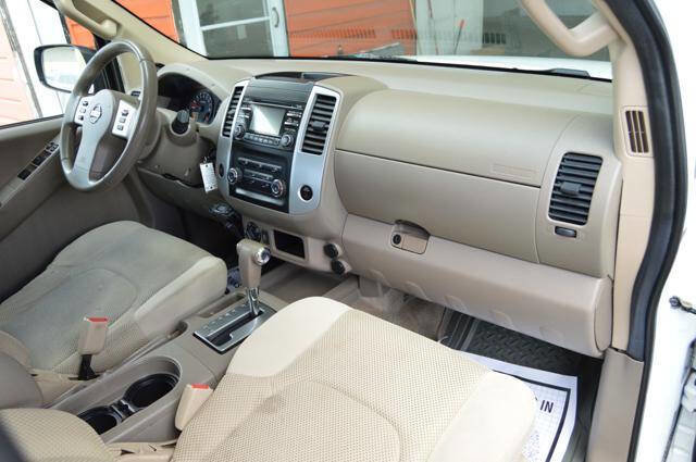 Used 2013 Nissan Frontier SV AWD/4WD image 17