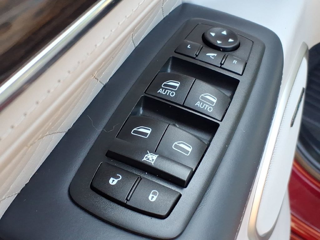 Used 2021 Jeep Grand Cherokee Summit AWD/4WD image 14