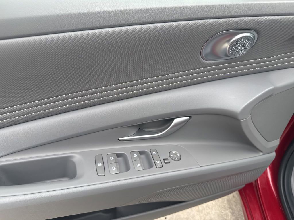 Used 2025 Hyundai Elantra Sport image 20