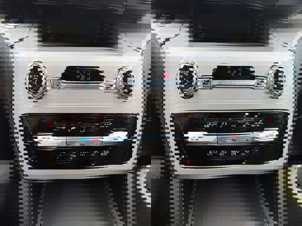 Used 2023 Ford Explorer XLT w/ Equipment Group 202A AWD/4WD image 28