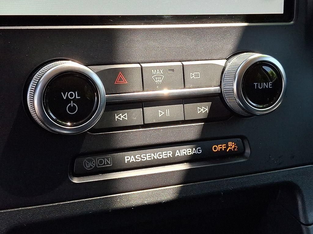 Used 2024 Ford Edge Titanium AWD/4WD image 18