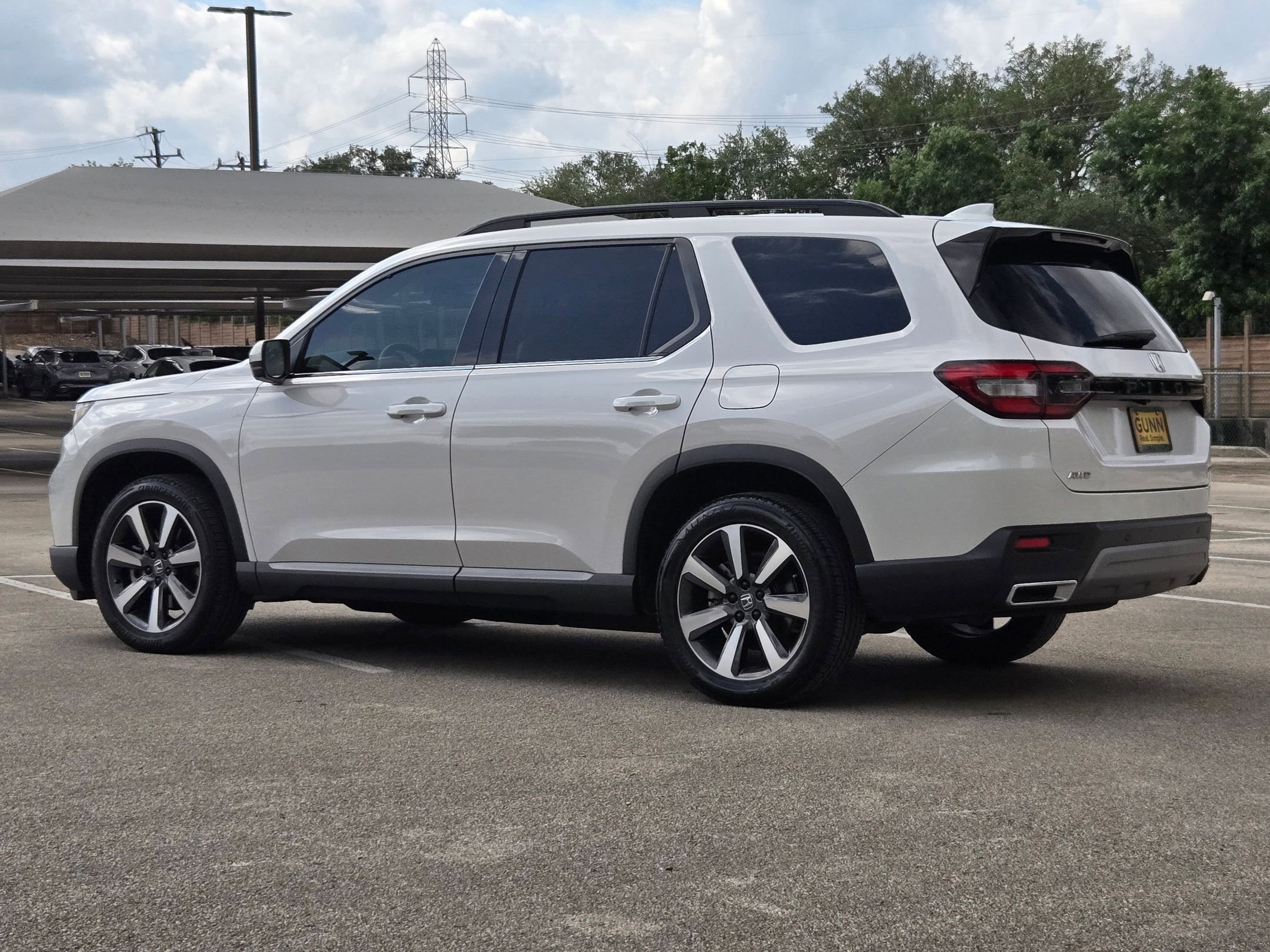 Used 2025 Honda Pilot Touring image 6