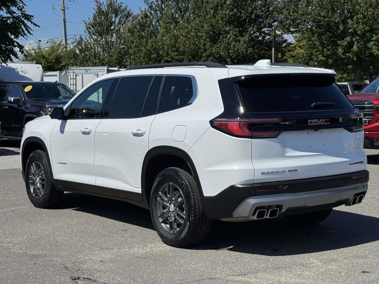 Used 2025 GMC Acadia Elevation image 5