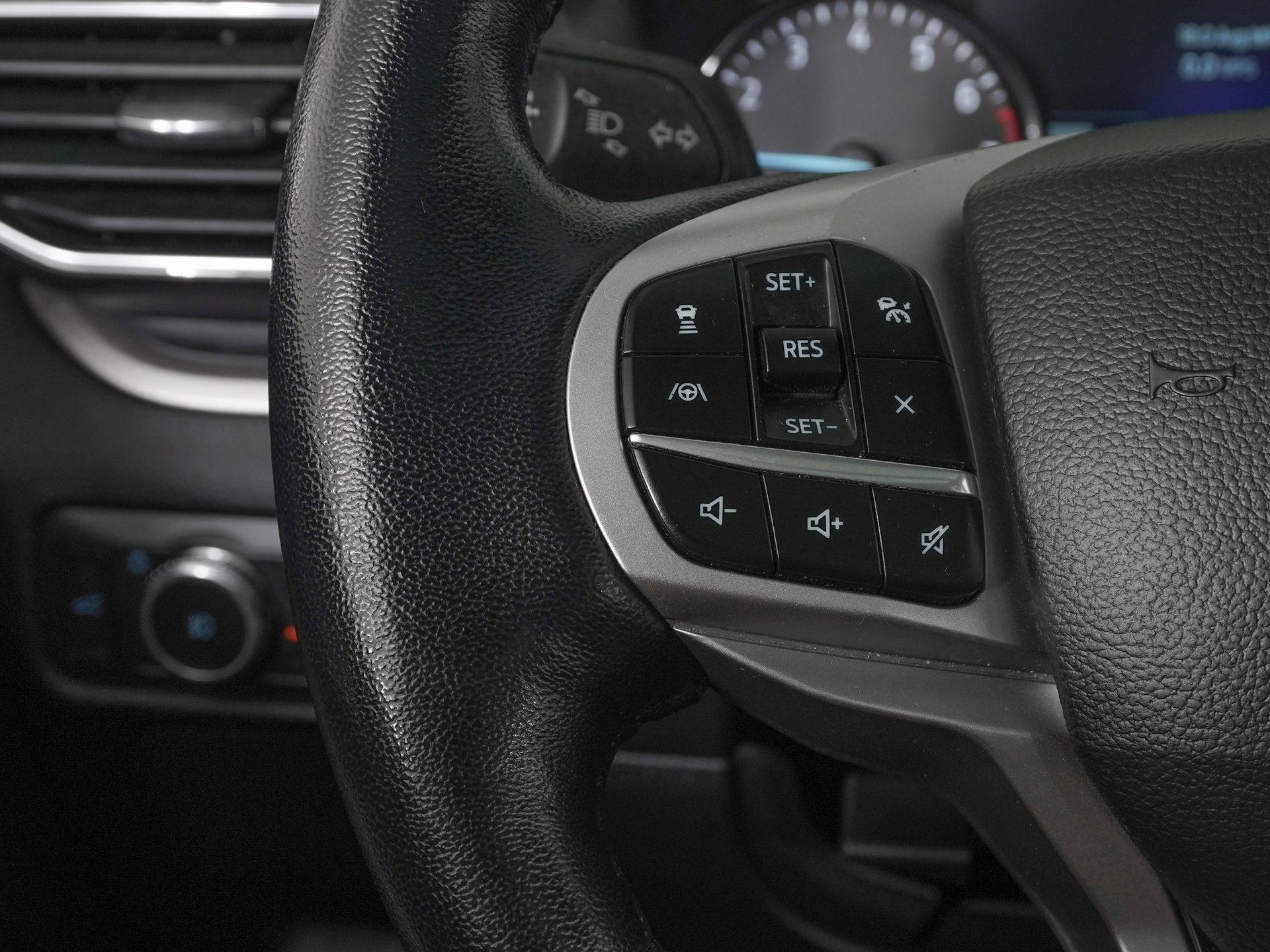 Used 2022 Ford Explorer XLT w/ Equipment Group 202A image 21