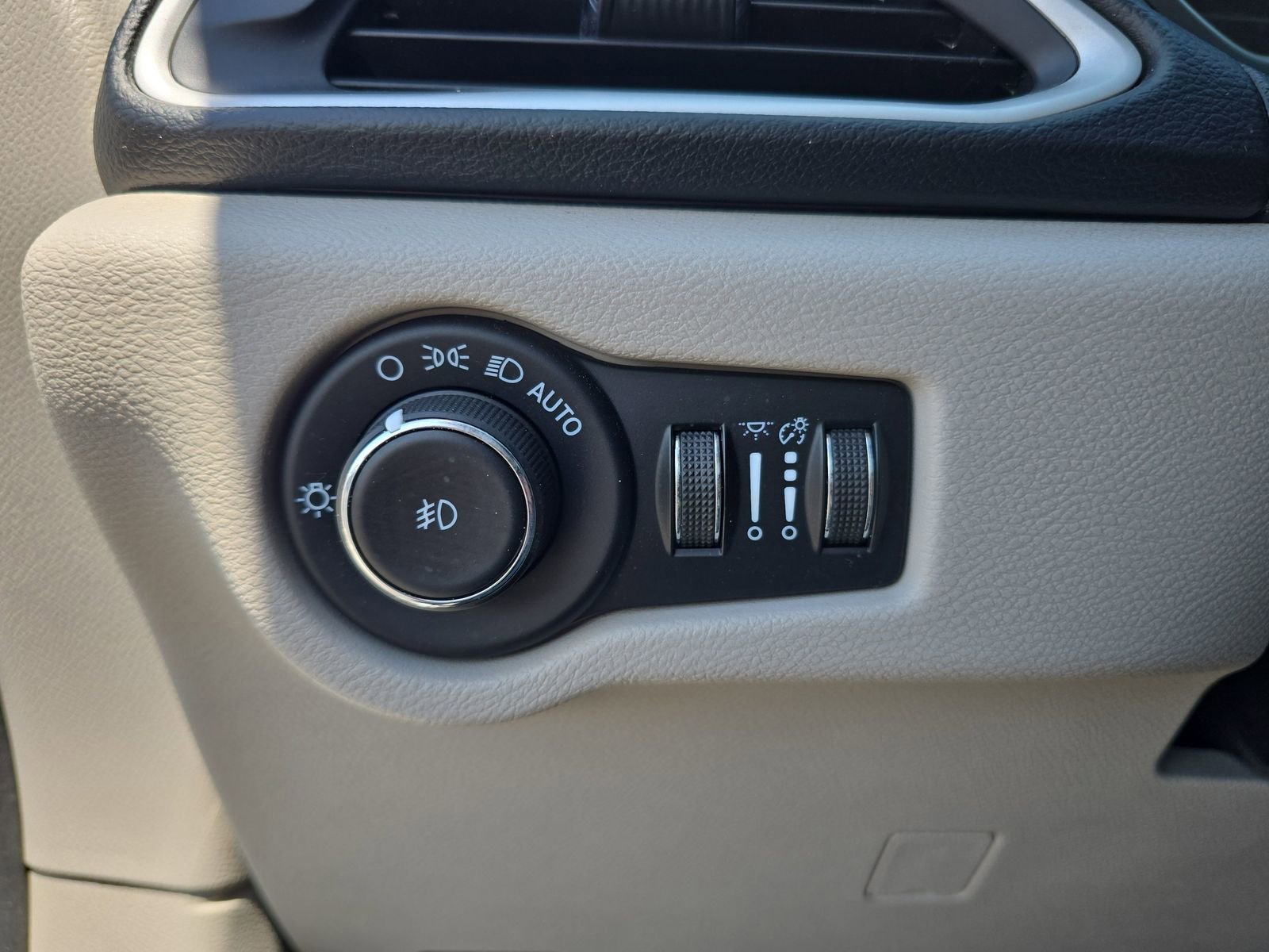 Used 2020 Chrysler Pacifica Touring image 20