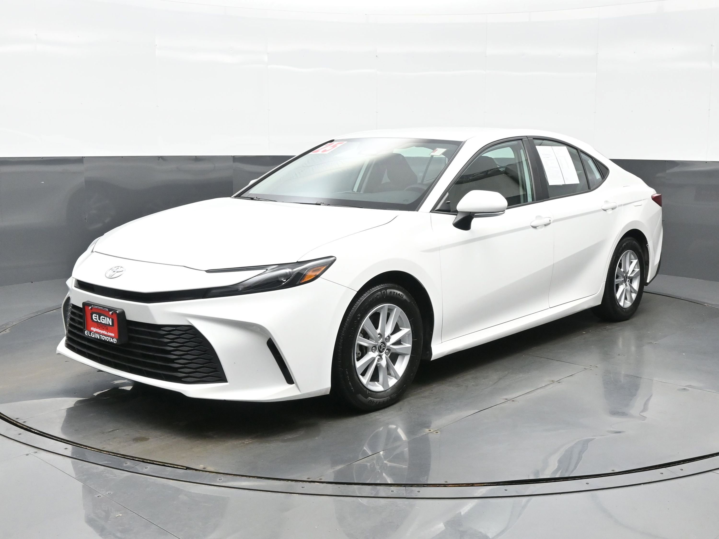 Used 2025 Toyota Camry LE image 2