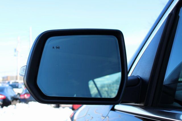 Used 2022 GMC Acadia Denali w/ Denali Ultimate Package image 8