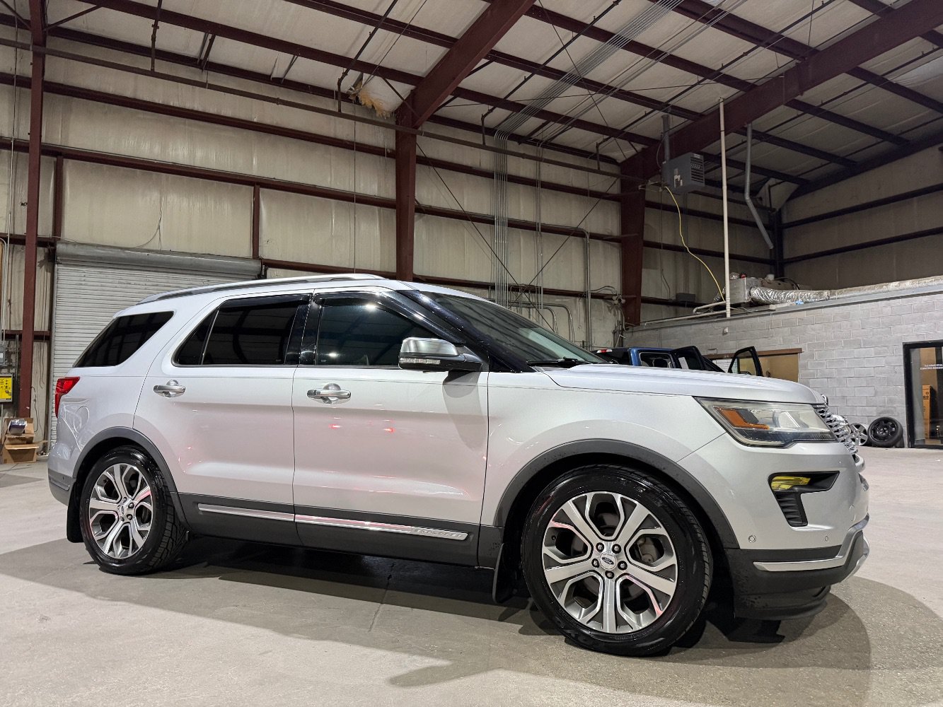 Used 2019 Ford Explorer Platinum AWD/4WD image 3