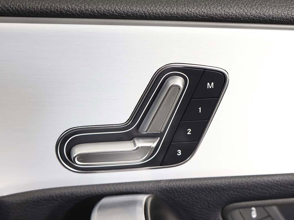 Used 2025 Mercedes-Benz CLA 250 4MATIC image 33