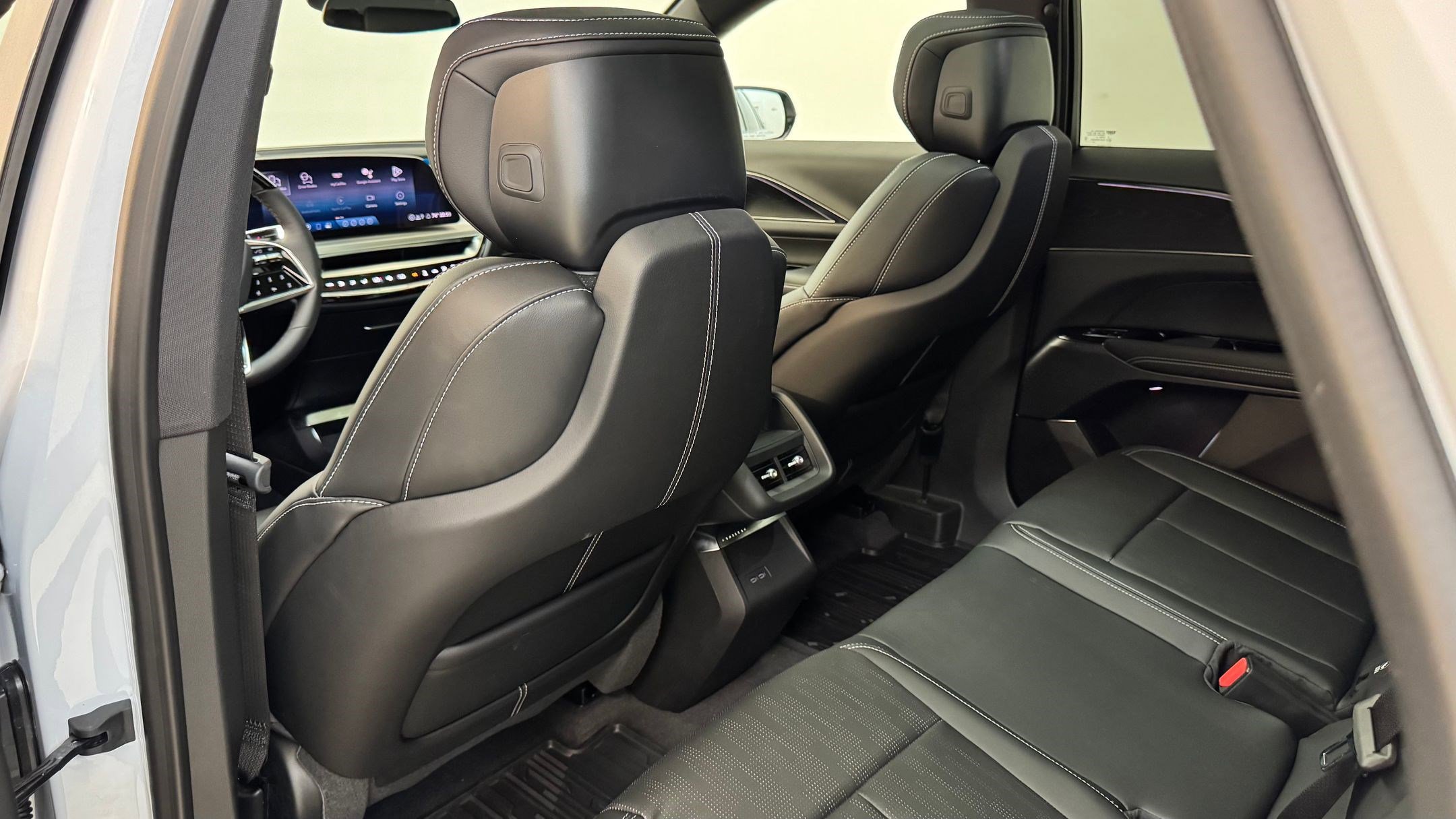 New 2026 Cadillac Lyriq Luxury image 15